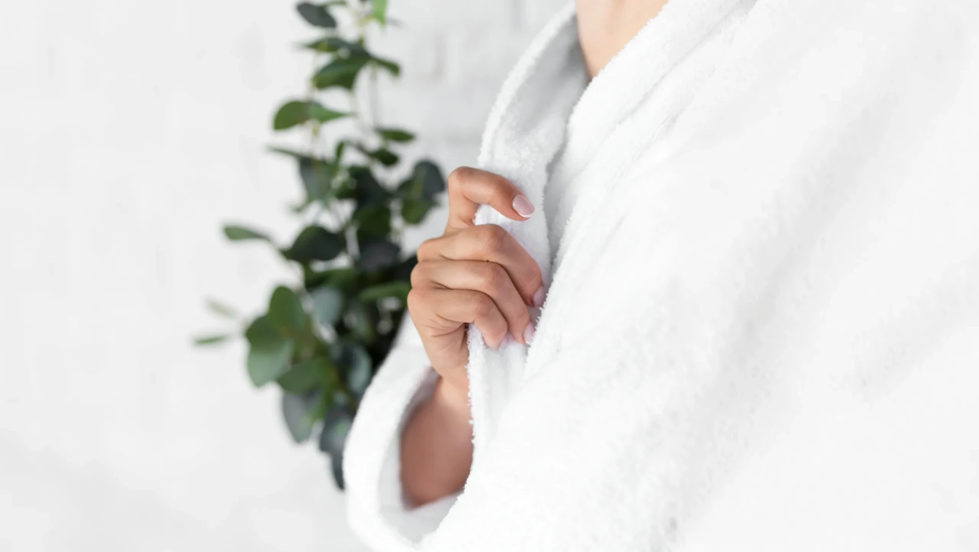 Frau im Bademantel – Wellness im Hotel Gramaser