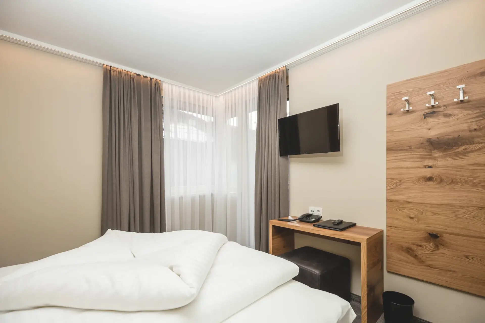 Apartment für 2 Personen – Schlafbereich mit Fernseher