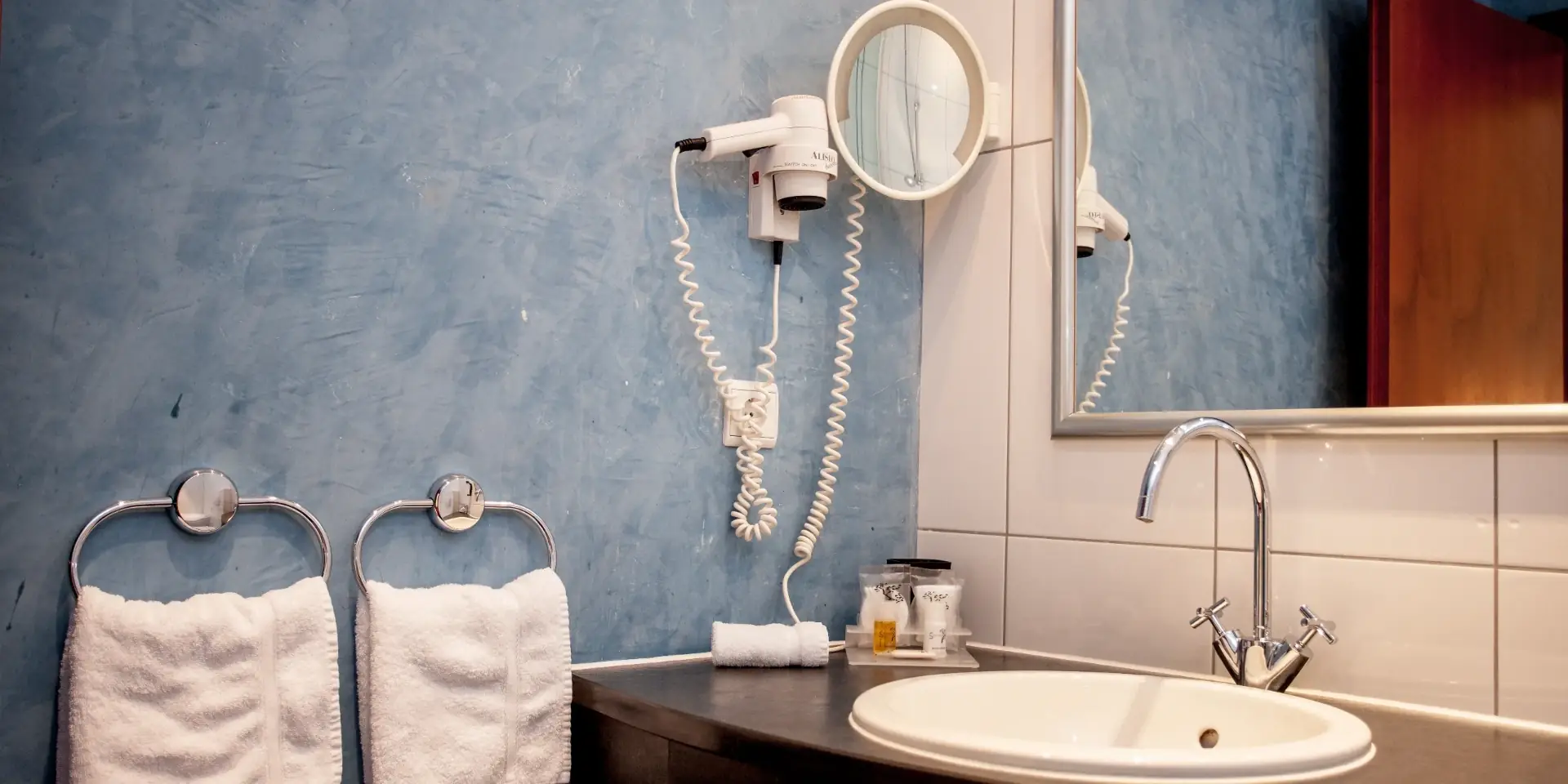 Einzelzimmer Deluxe – Badezimmer mit Waschtisch