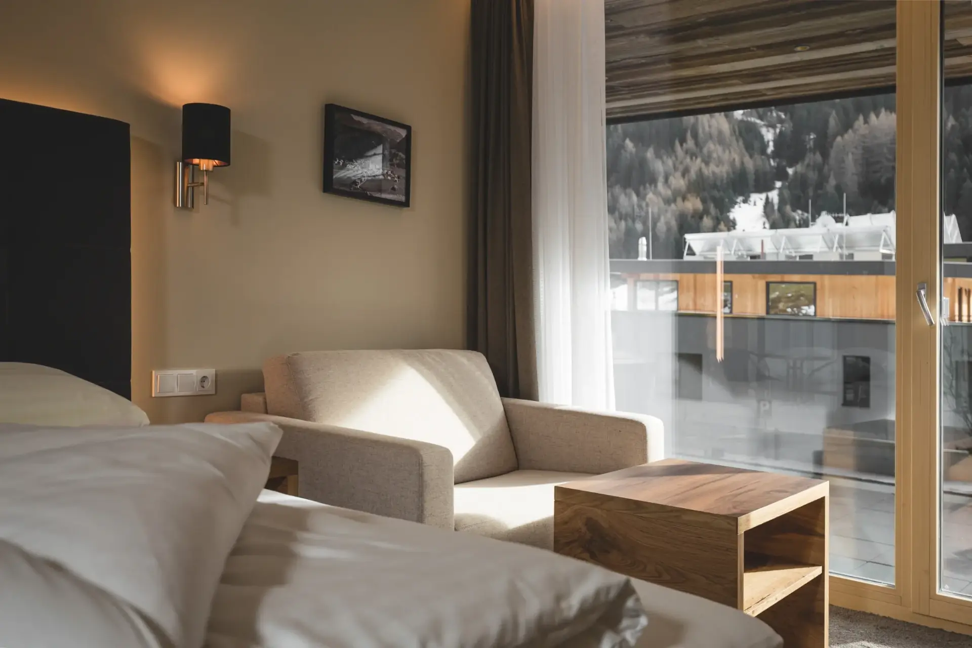 Doppelzimmer Residenz – Sitzbereich mit Bergblick